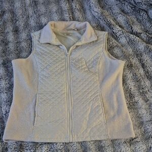 Izod 🖤  Cream Quilted Vest (659)